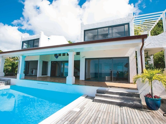 A Distinguished Oceanfront-Inspired Estate in Pelican Key