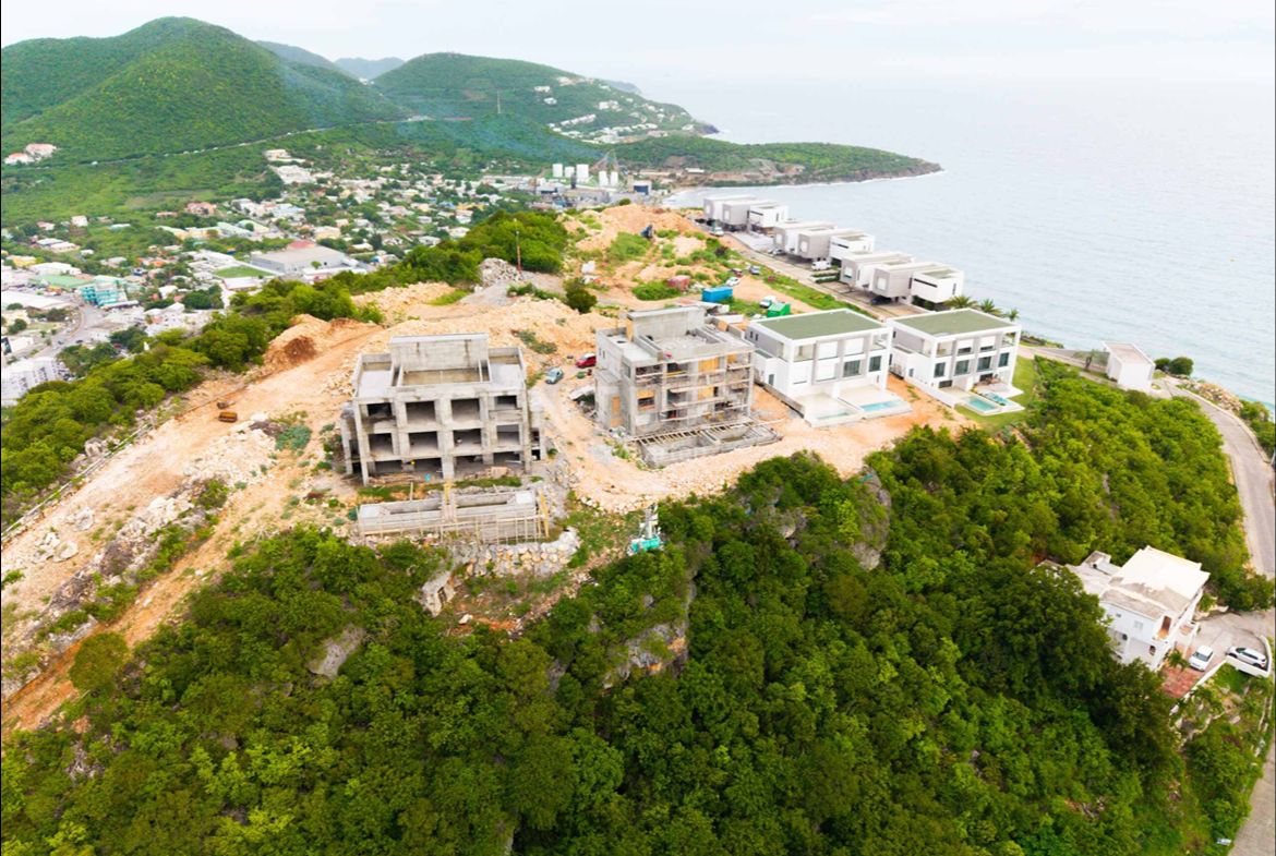Discover this St. Maarten luxury villa with panoramic Caribbean views